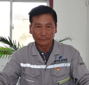 安徽港利龍山礦先進(jìn)黨員劉升元.jpg 安徽港利龍山礦先進(jìn)黨員劉升元.jpg